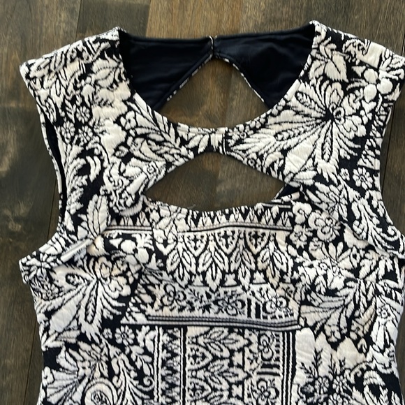 Anthropologie midi dress size medium - Picture 2 of 4